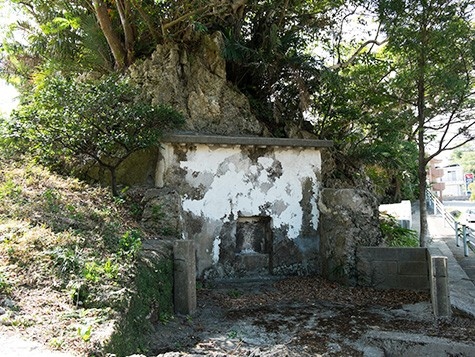 写真：尚布里の墓2
